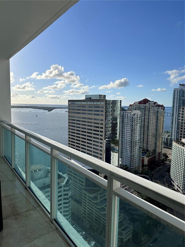 Building Photo - 950 Brickell Bay Dr