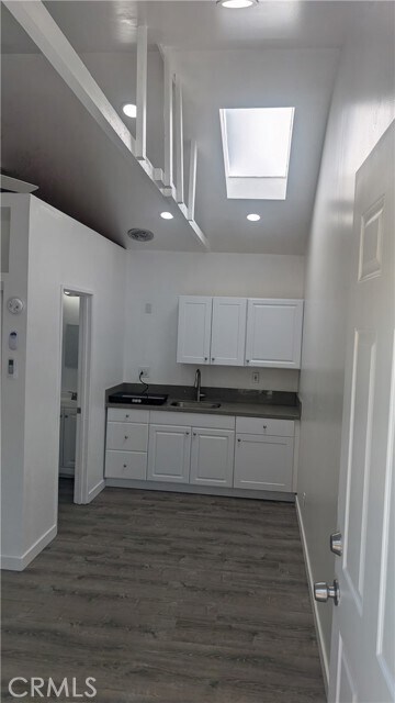 Building Photo - 6547 W 83rd St