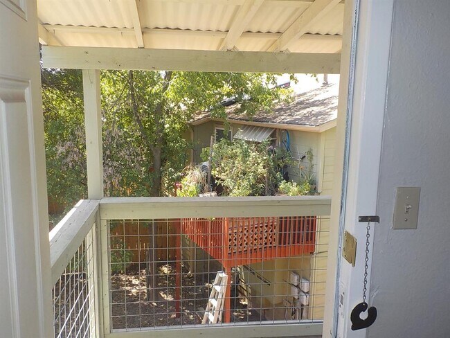 Building Photo - 2205 Leah Cove