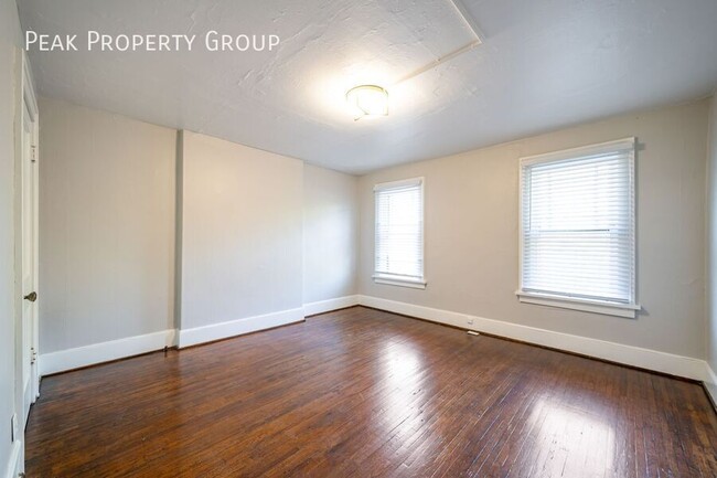 Building Photo - MOVE IN NOW! Newly Renovated Townhome! Loc...