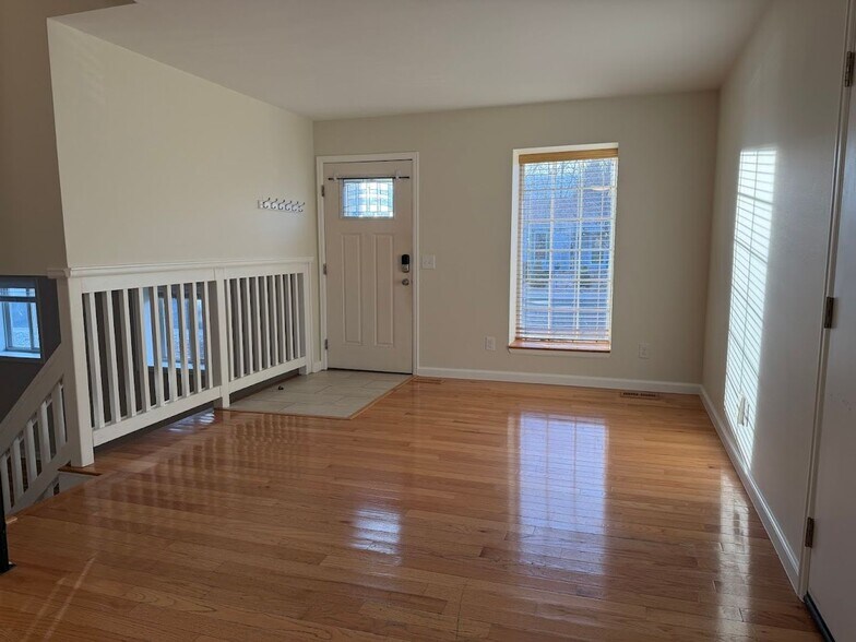 Building Photo - 2406 Bowen St