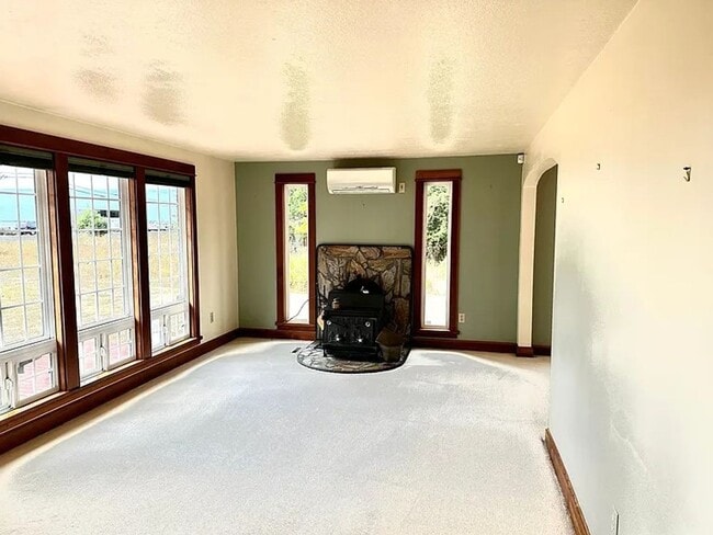 Building Photo - Chinook, WA 3 Bedroom 2 Bath Home with Vie...