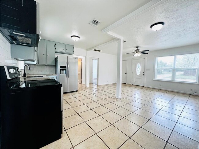 Building Photo - 728 Copeland St