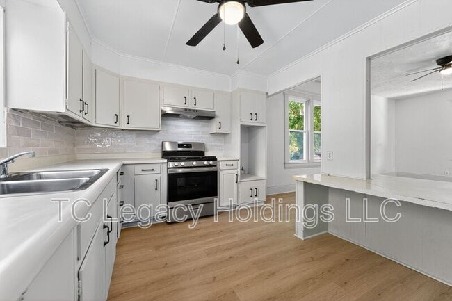 Building Photo - 115 Martin St