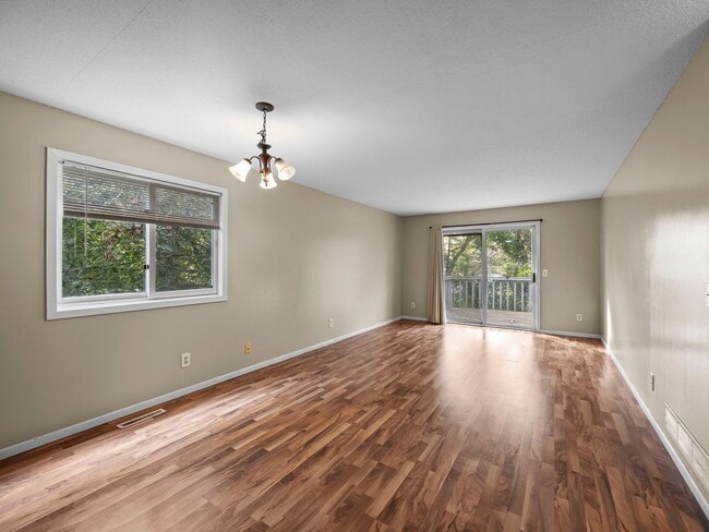 Building Photo - 3 Bedroom Golden Valley Home