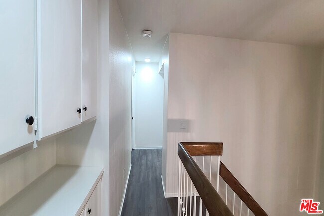 Building Photo - 10000 Hanna Ave