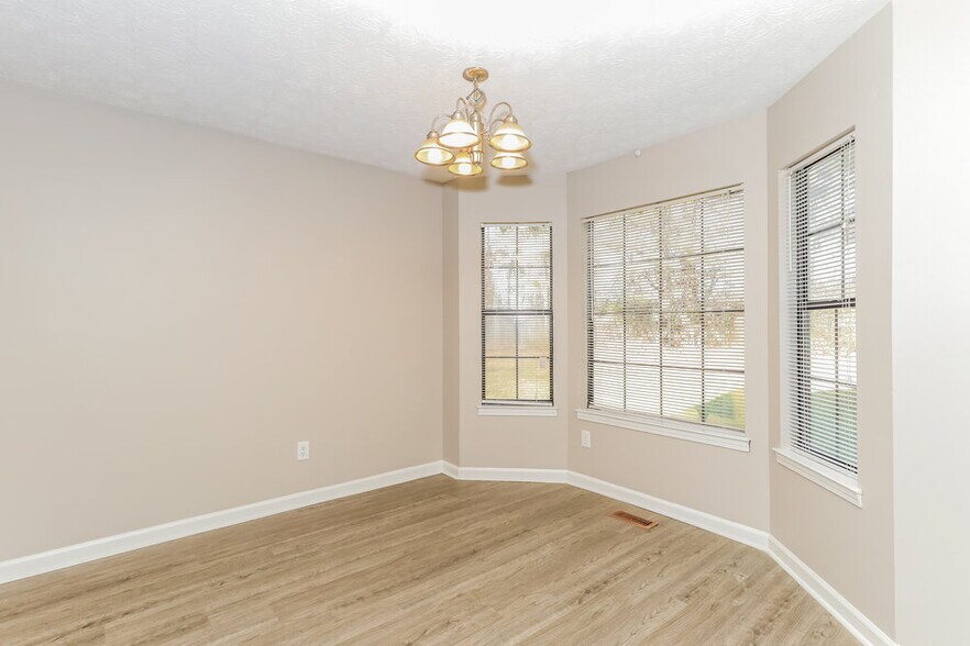 Building Photo - 30 Meadows Ct