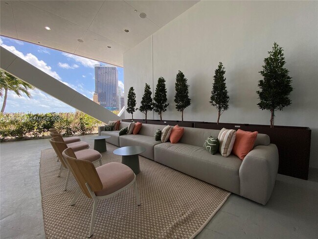 Building Photo - 888 Biscayne Blvd