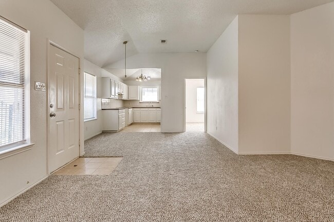 Building Photo - Cute 3 Bedroom 2 Bath 2 Car Garage One Sid...