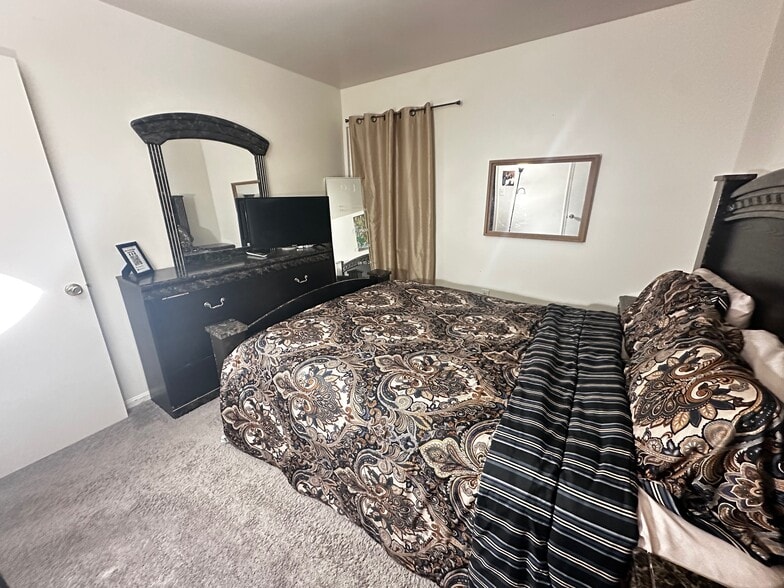 Bedroom 2 - 8719 East Grv