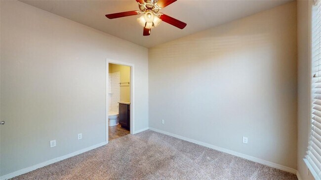 Building Photo - 914 Fairview Ave