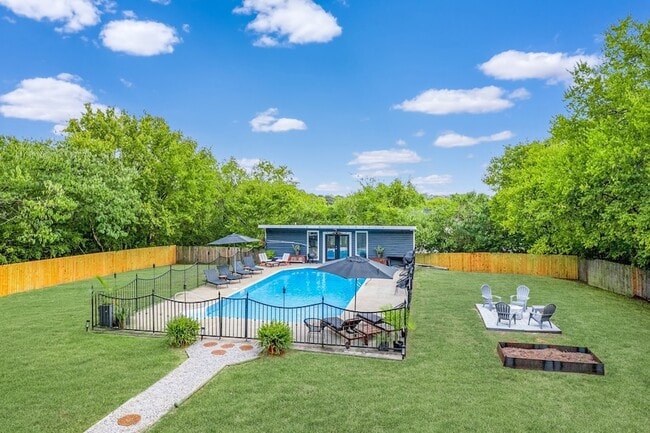 Building Photo - 562 Neelys Bend Rd