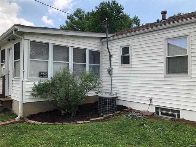 Building Photo - Fantastic 3bd/1ba home! Coming soon!