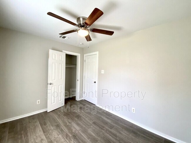 Building Photo - 1445 Delgado St