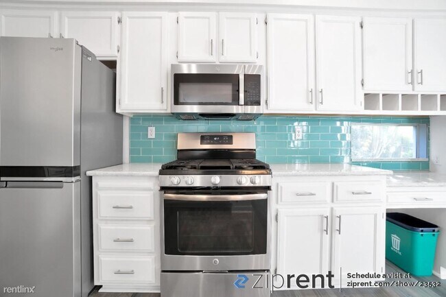 Building Photo - 3 br, 2.5 bath House - 9404 Fox Den Court,...