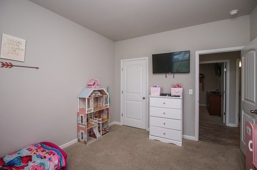 Building Photo - 203 Princeton Dr