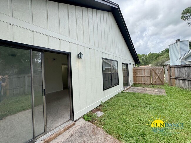 Building Photo - Charming 3-Bedroom Home in Fort Walton Beach!