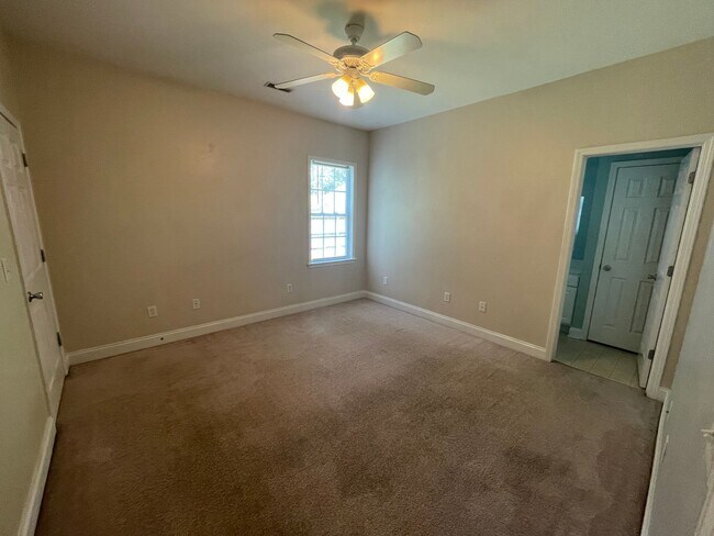 Building Photo - 375 Lullwater Dr