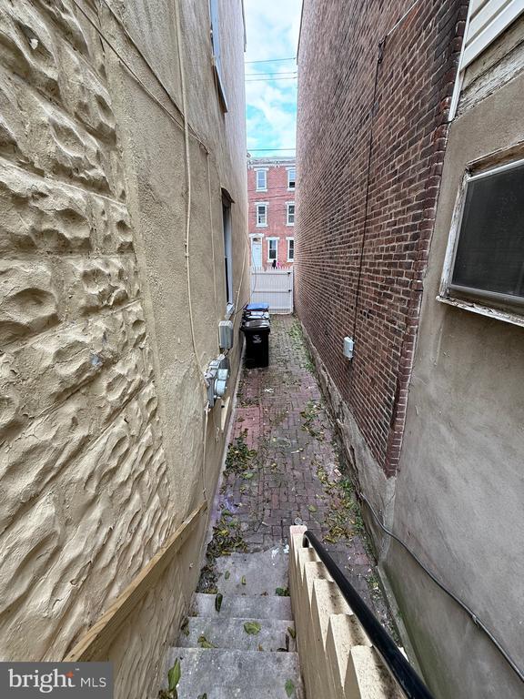 Building Photo - 534 Green St