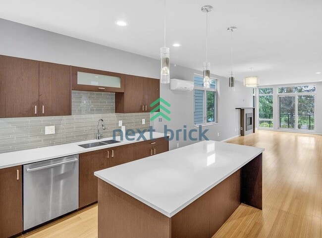 Building Photo - 3BR / 3BA Single-Family Home in Desirable Seattle Neighborhood