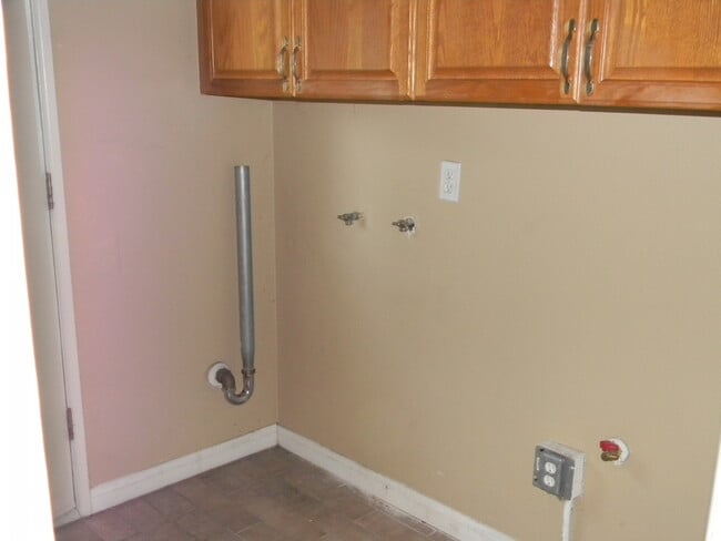 Building Photo - 332 E Oakmont Ave