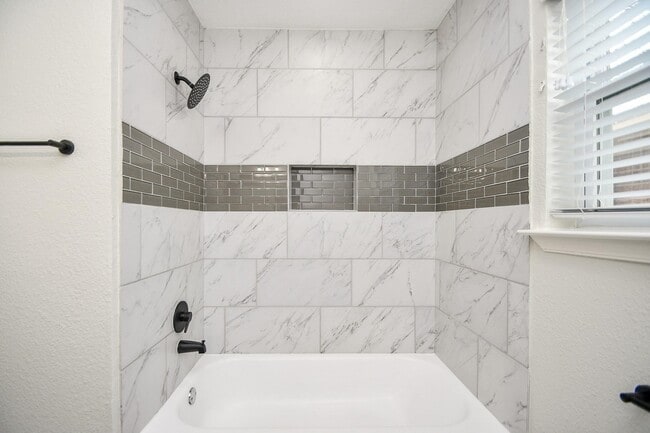 Building Photo - 5642 Cartagena St