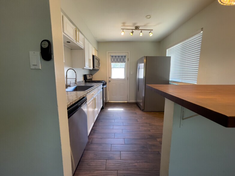 Kitchen - 4615 N 14th St