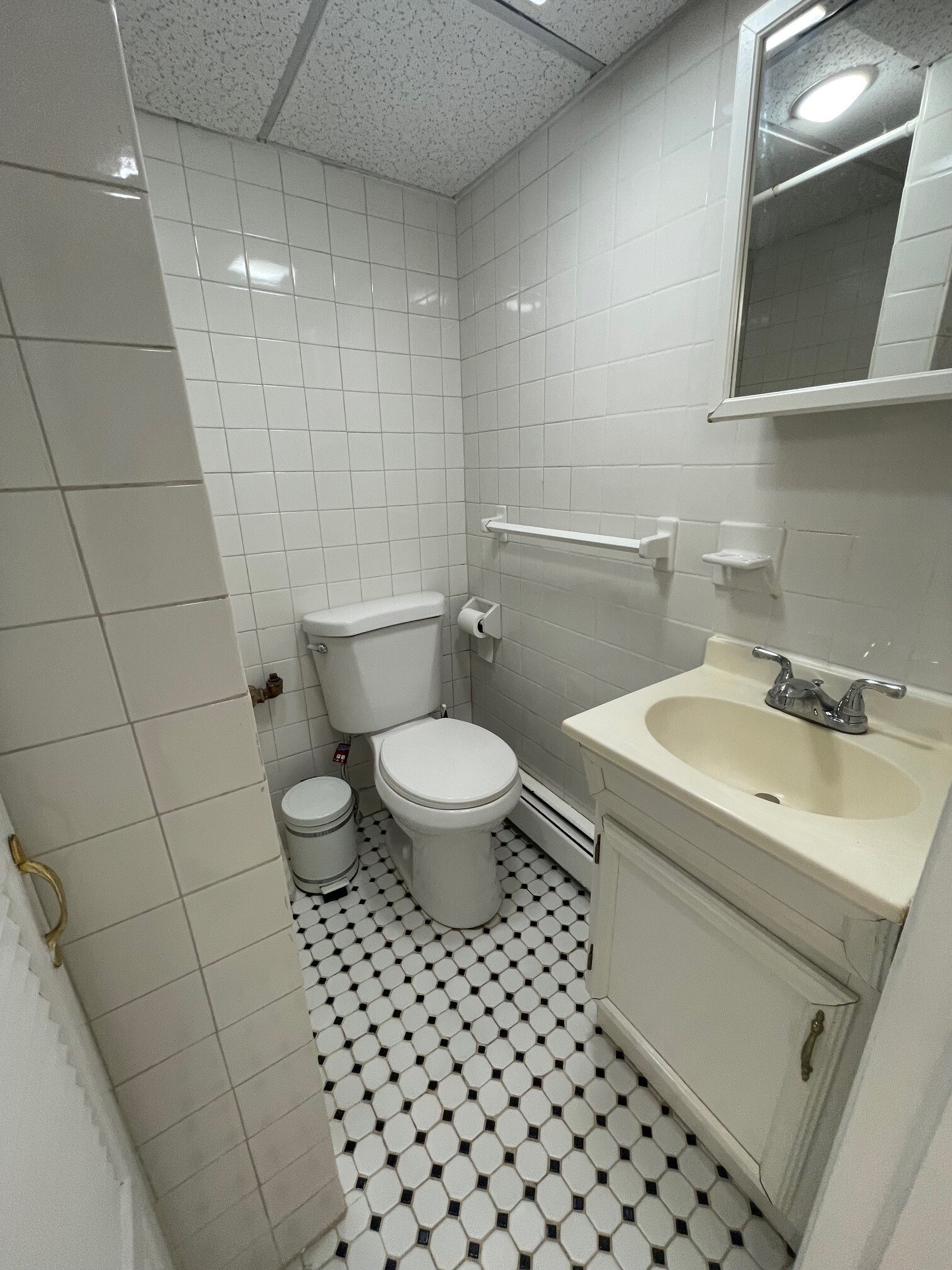 Building Photo - 96 Holland St