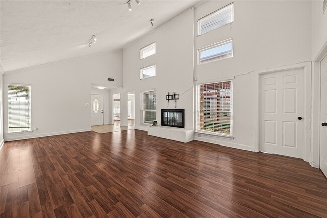 Building Photo - 11414 Meadow Lake Dr