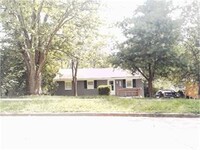 Building Photo - 1499 Thames Dr