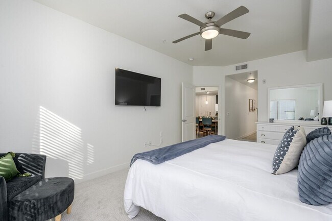 Building Photo - 5450 E Deer Valley Dr