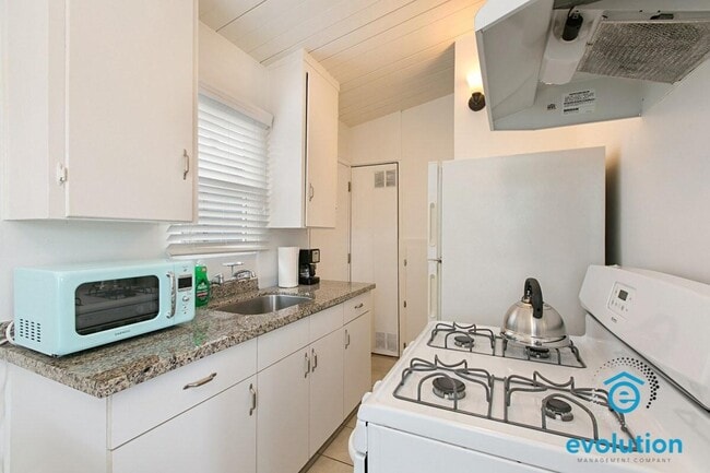 Building Photo - 4323-4333 Gresham St - 1405 Grand Ave