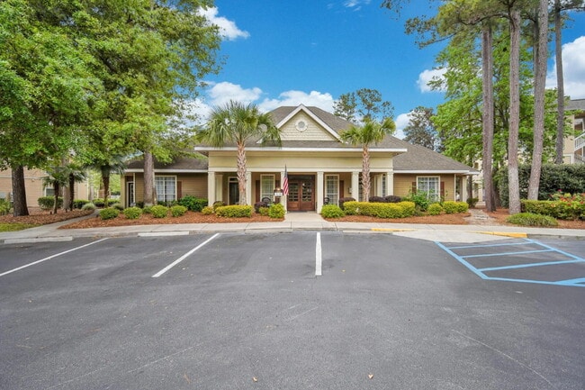 Building Photo - "Discover Coastal Comfort: Spacious 2-Bed, 2-Bath Condo at Summer House, Hilton Head Island!"