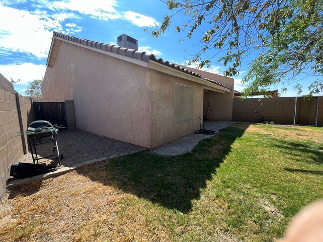 Building Photo - 3174 S Robert Way