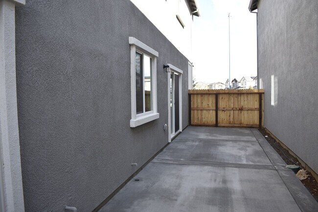 Building Photo - 4290 Aura Way