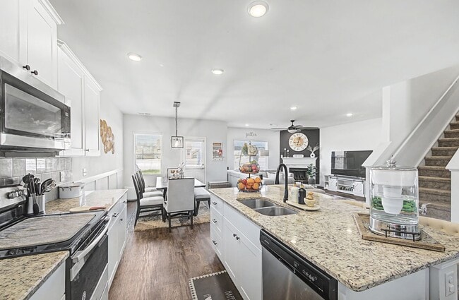 Building Photo - 2784 Nottingham Dr