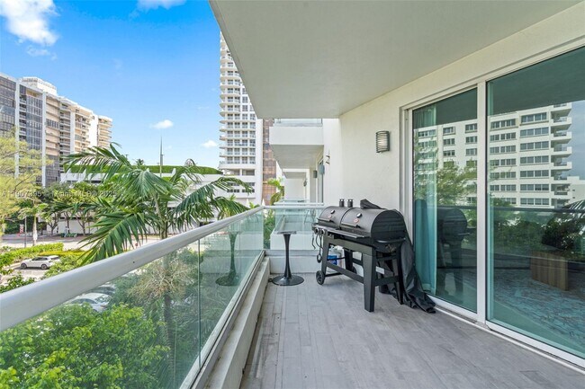 Building Photo - 6362 Collins Ave