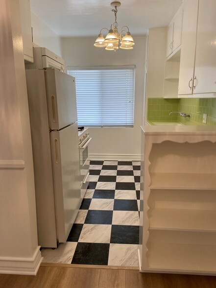 Kitchen/Micro/Stove/Fridge - 200 S Madison Ave