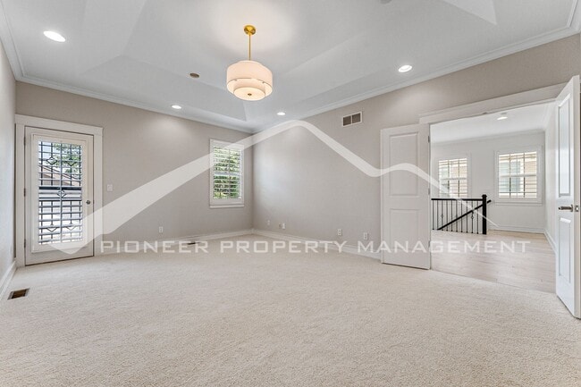 Building Photo - Gorgeous Home with Central AC and Washer/Dryer
