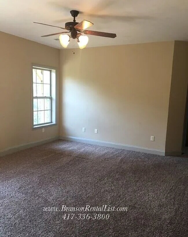 Building Photo - Fresh New Look - 4BR 21/2 Bath