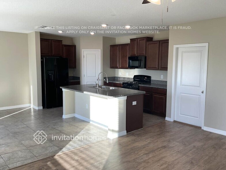 Building Photo - 5140 White Chicory Dr