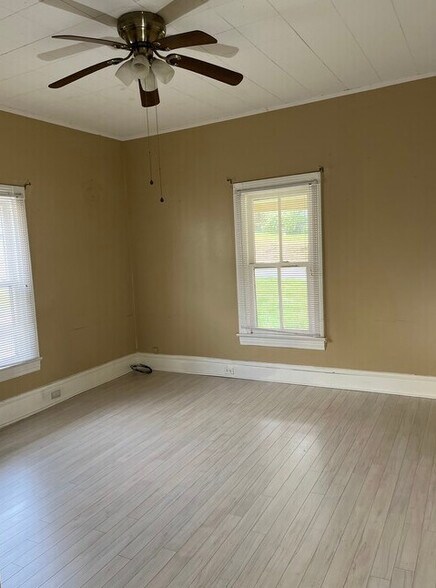 Building Photo - 859 4th St Dr NW