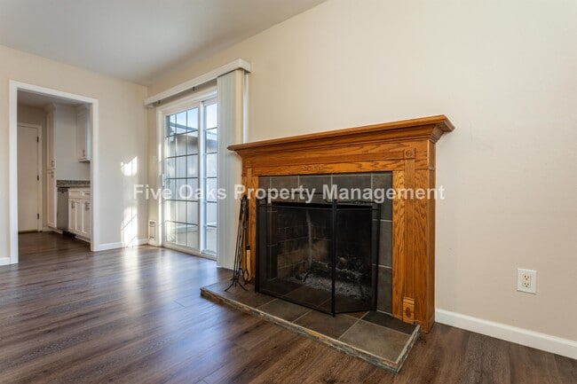 Building Photo - 155 Glenn Dr