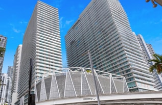 Building Photo - 1111 SW 1st Ave