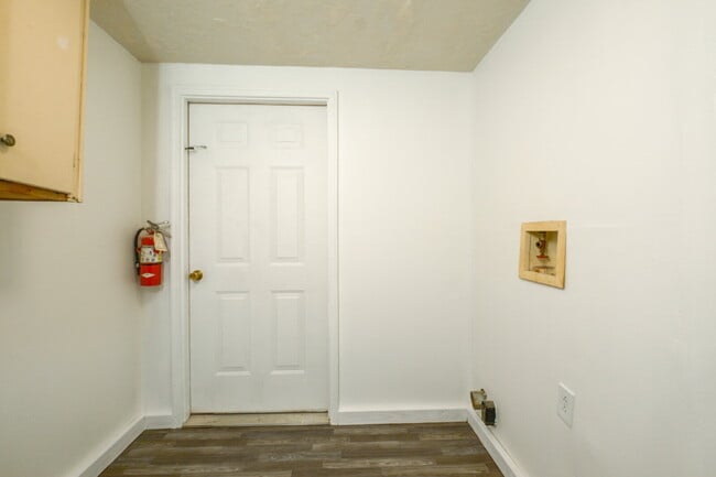 Building Photo - 449 W Main St