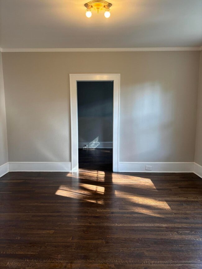 Building Photo - 41 W Charlotte Ave