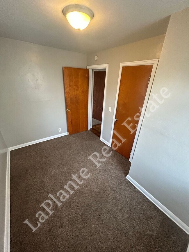 Building Photo - Well-Located 3-Bedroom Home Near Library Village