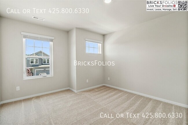 Building Photo - Exceptional Bremerton Home with Easy Acces...