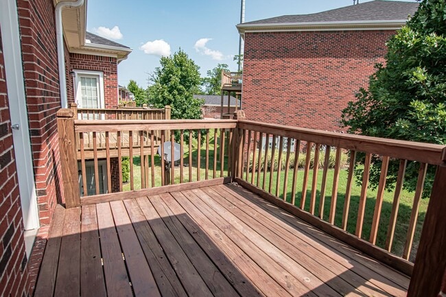 Building Photo - Stunning Two Bedroom, Two Bathroom Apartme...