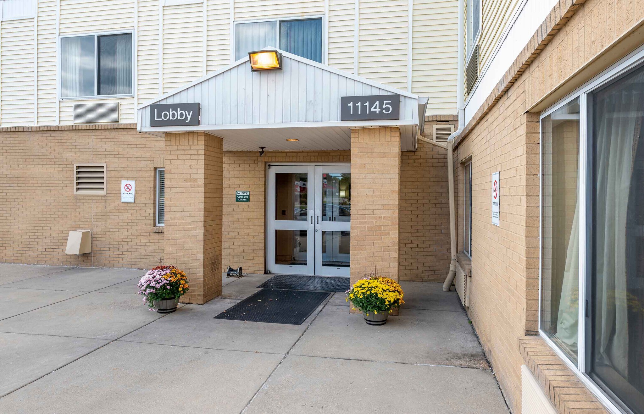 Building Photo - Furnished Studio-Cincinnati - Blue Ash - Kenwood Road